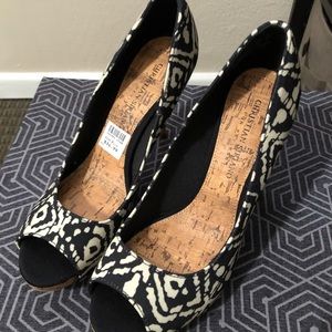 Black and cream latter high heels size 7 NWOT